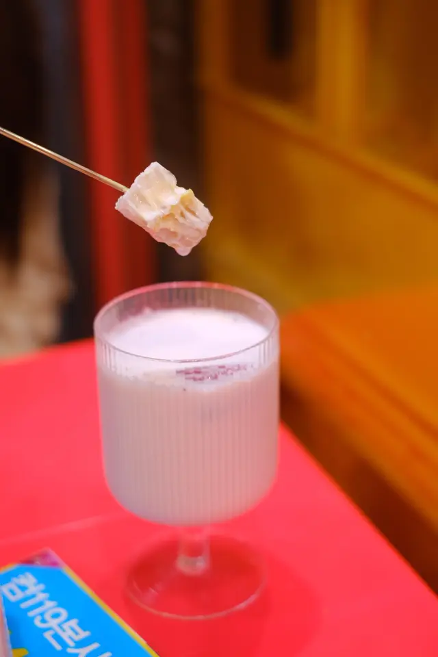 草莓牛奶配蜂巢特飲(2人份)