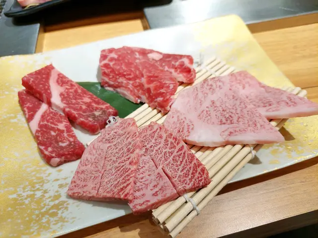 日本A4熊本和牛肉眼、日本A4熊本和牛肩胛、美國SRF極黑和牛三角肉、澳洲M5和牛肩胛