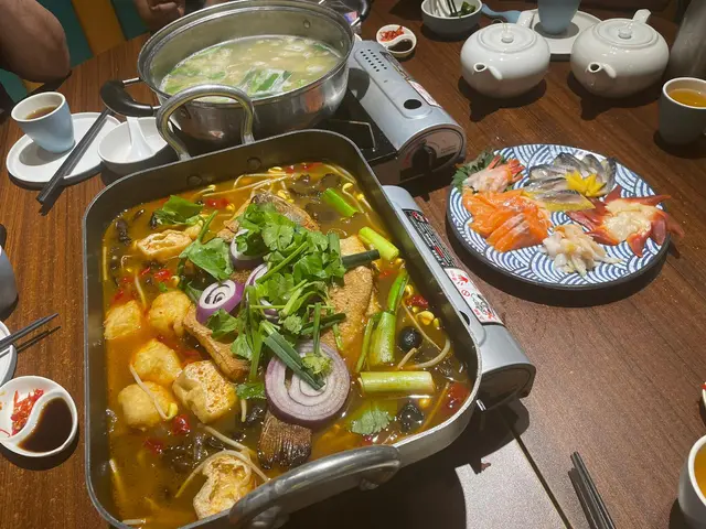 「雞煲/烤魚刺身片皮鴨火鍋任食放題」套餐