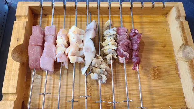 豬肩胛, 雞軟骨, 鯖魚, 蜆肉, 羊肉卷