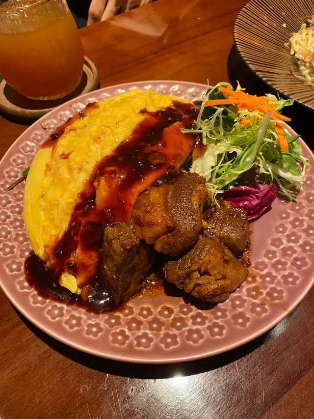 紅酒燉牛肉蛋包飯
