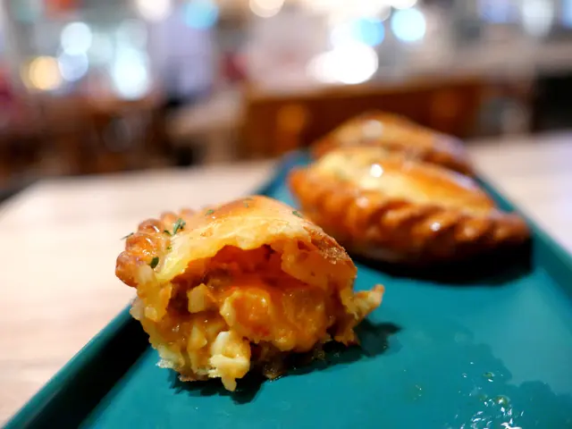 西班牙香辣鮮蝦風腸餡角