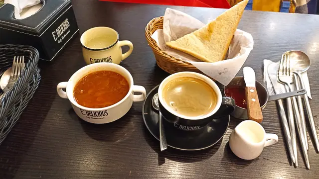 包，紅湯，熱咖啡