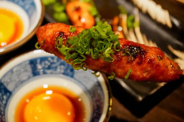 自家製雞肉丸配黃金蛋 (串)