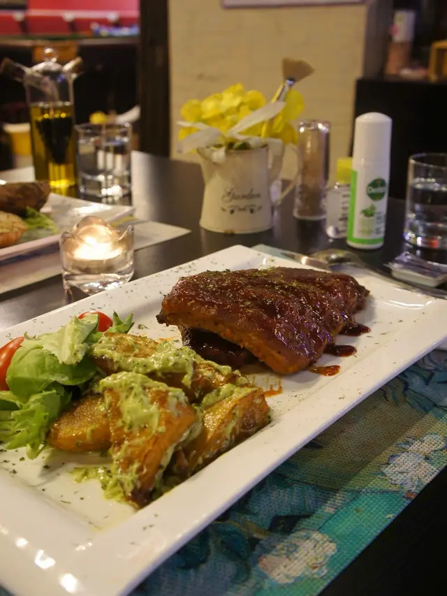 燒美國豬肋骨配燒烤汁 ($298)