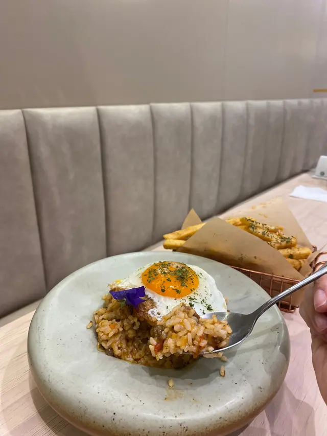 車打肉醬煎蛋飯