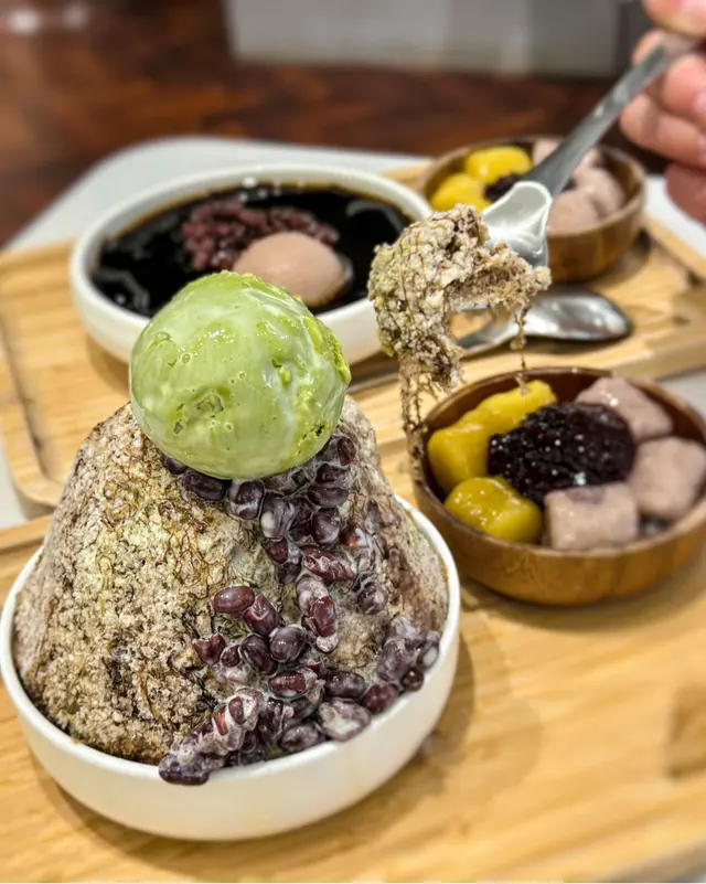 抹茶嫩仙草雪花盛盤