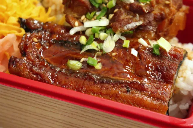 鰻魚豬軟骨丼