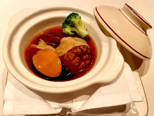 鮑羅萬有