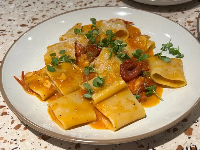 意大利南部煙燻芝士蕃茄羅勒水管麵