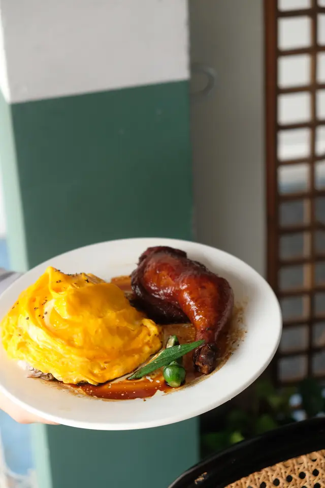 瑞士汁雞髀蛋包飯