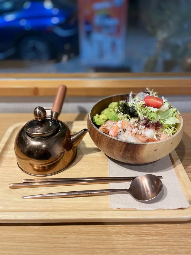 龍蝦湯配牛油果大蝦稻庭烏冬