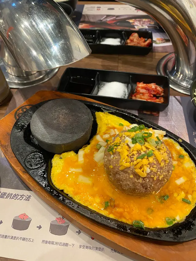 份量絕對足夠食飽,雖然好似好少咁,但係因為和牛的油分非常充足,你食多少少都好容易覺得膩(就好似我咁,白飯基本都食唔到幾多,淨係食完個漢堡扒都已經覺得好飽)所以點餐嘅時候,唔好以為得100幾g好少而點多咗