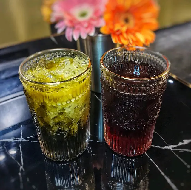 奶綠茶,凍洛神花茶