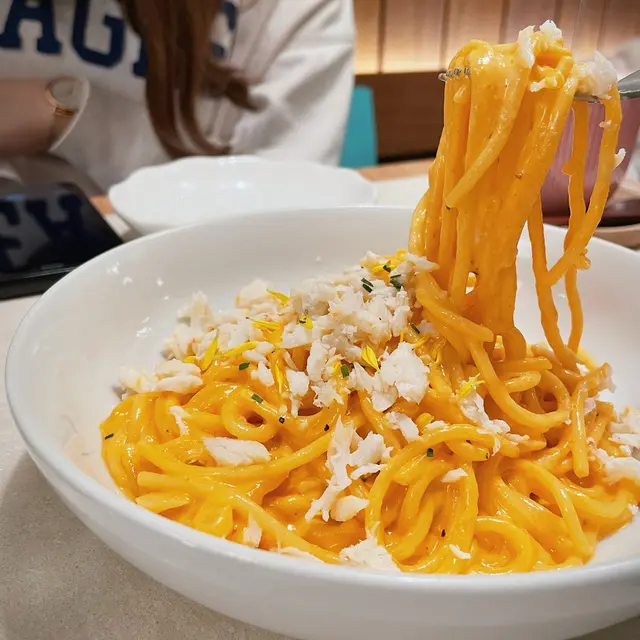 蟹肉海膽奶油意大利麵