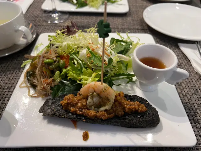 和洋特式沙律配法包Tartine