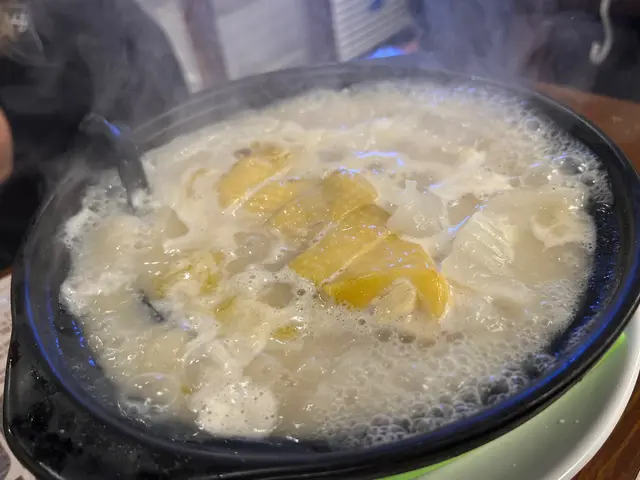 砂鍋花膠雞米線