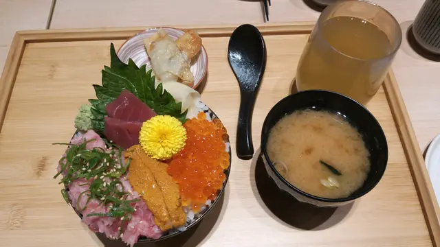 三色丼