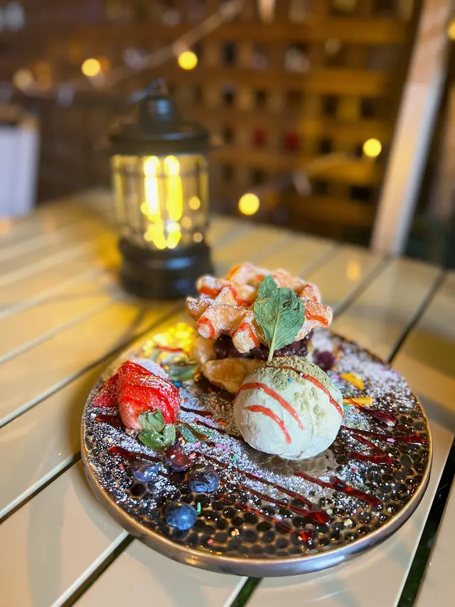 日式綠茶紅豆比利時窩夫配雪糕