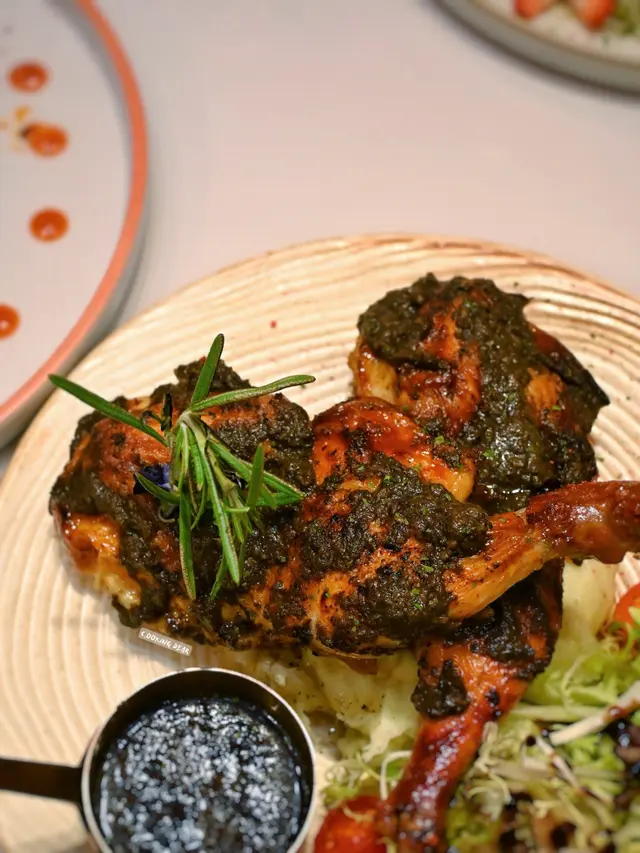 黑松露蜜糖香草燒原隻美國春雞伴自家製芝士薯蓉