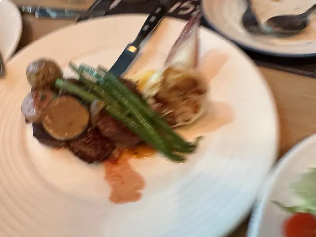 牛脊肉配鴨肝