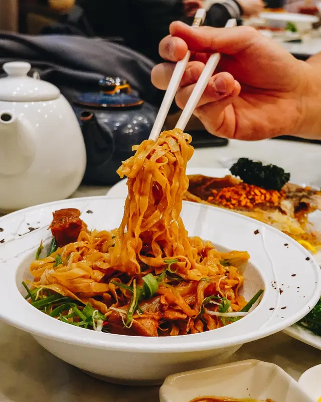 包你撈起 (豬筋撈粗麵)