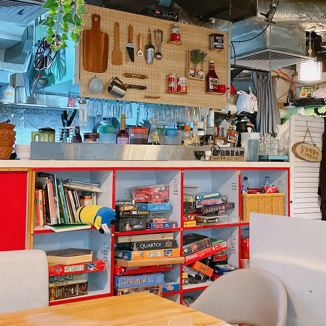 餐廳營造岀一個好溫馨嘅氣氛,燈光柔和加上布置,感覺好放鬆😆玩埋board game仲溫馨!