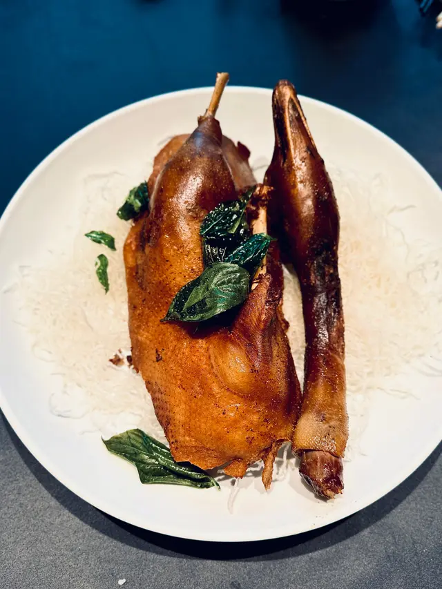 樟木煙燻黑腳鵝