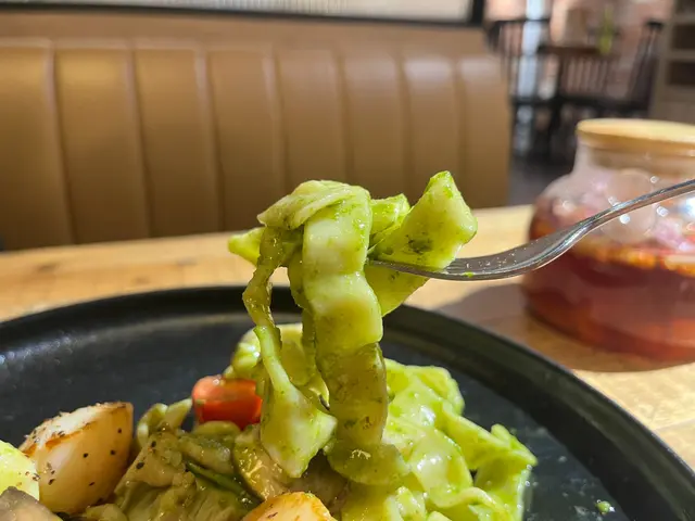 日本產帆立貝配羅勒醬鮮製寬麵