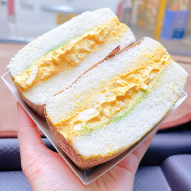 牛油果碎蛋三文治