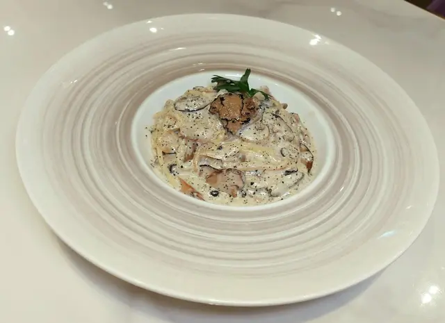 黑松露野菌忌廉汁意大利粉