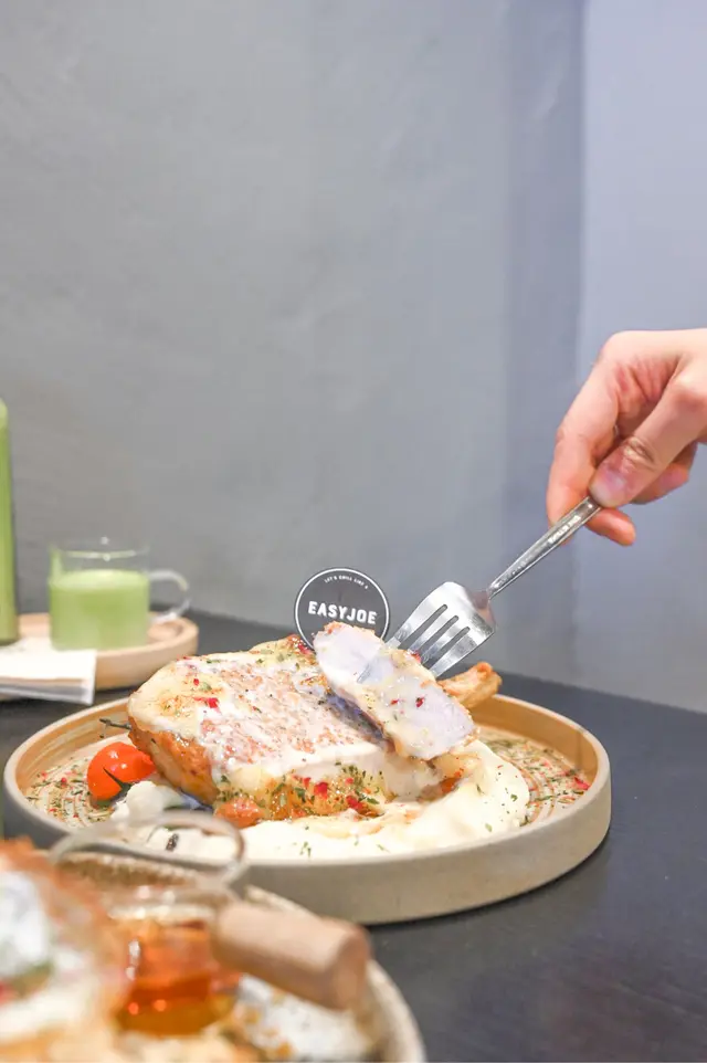 慢煮加拿大豬鞍架配酸梅蛋黃醬