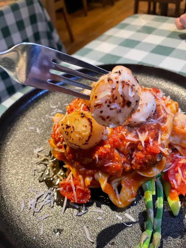 日本產凡立貝配蒜蓉番茄鮮製寬麵