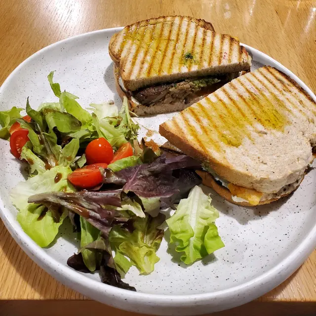 chicken & mushroom sandwich 