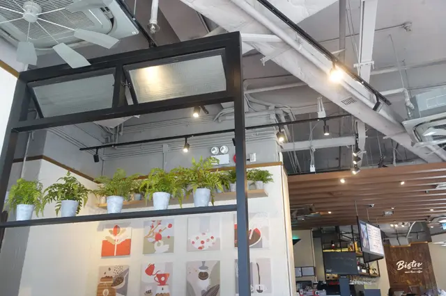 這裡落地玻璃，開揚光猛，讓人放鬆心情！