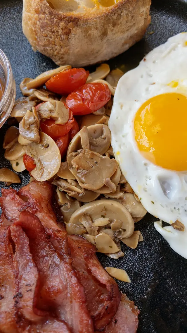 薄切蘑菇似是罐頭貨色