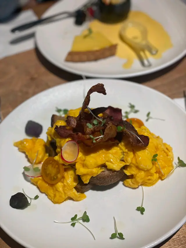 Scrambled egg, bacon with Sourdough Bread