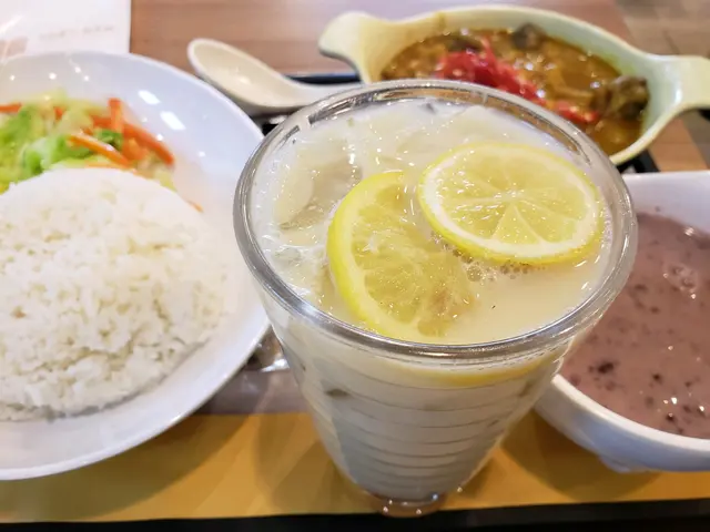 咖哩牛三寶飯 凍好立克 糖水