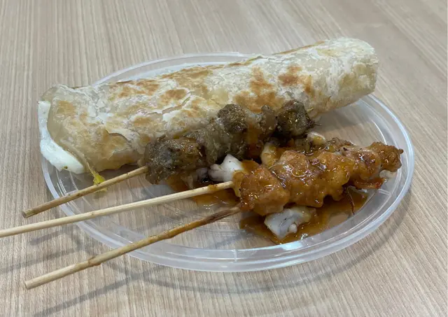 印尼雞肉串燒、印尼牛肉串燒、印尼鮮香魷魚鬚(沙爹醬味)、印尼蔥油薄餅