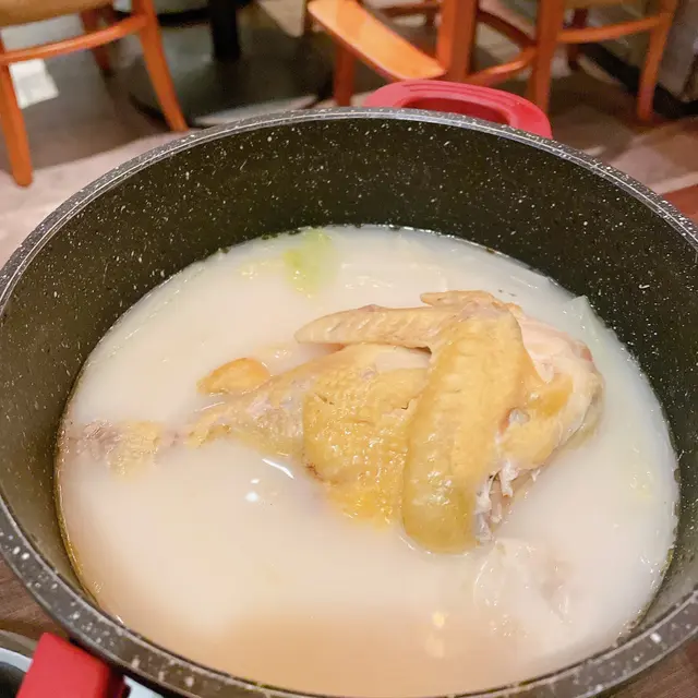 砂鍋半隻雲吞雞