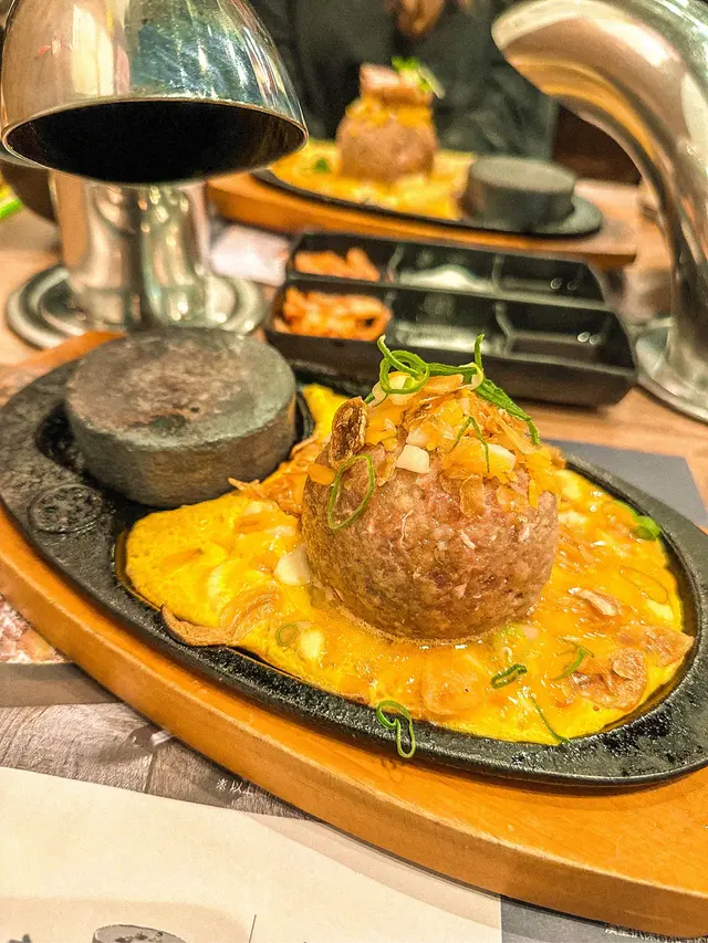 芝士蛋蒜和牛漢堡扒