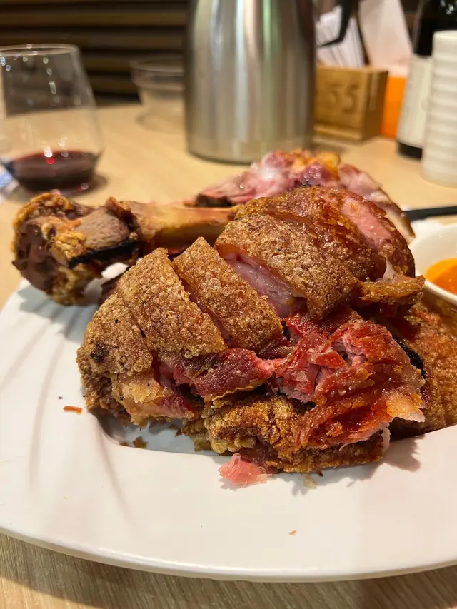 原隻脆皮炸豬手