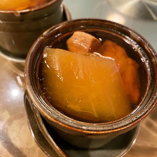 原盅燉哈密瓜螺頭黑毛豚肉湯