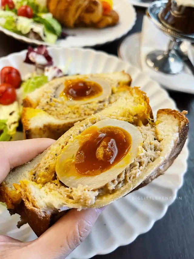 溏心蛋蟹肉沙律吐司