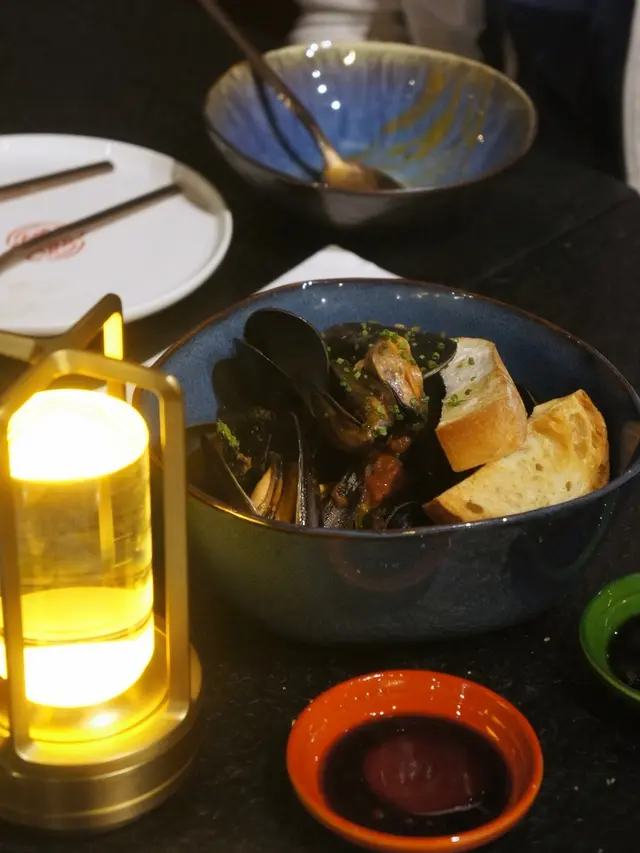 新鮮青口配意大利羅勒蕃茄醬 ($118) 