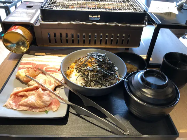 9號套餐三併(豬腩肉丶雞腿肉丶豬頸肉)200 g $78