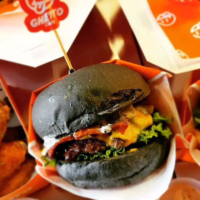 黑松露芝味牛肉漢堡竹炭包