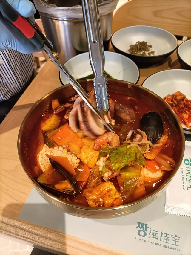 海鮮嫩豆腐鍋配麵