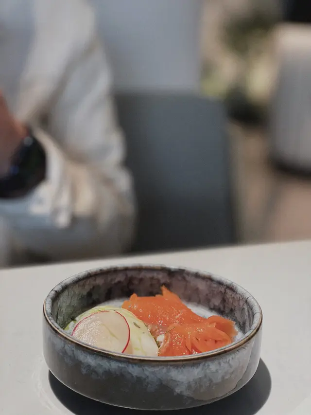 羅勒油挪威三文魚伴溫泉蛋