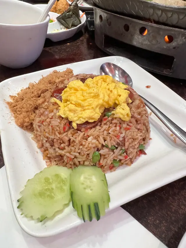 泰式臘腸蝦醬蛋炒飯